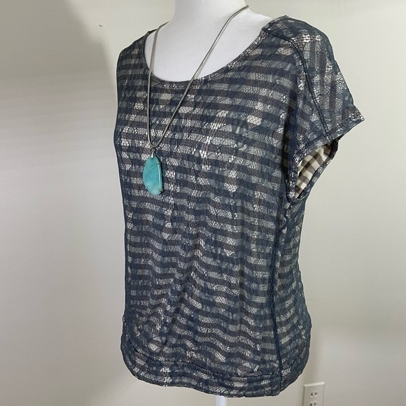 Pleione sz lg top under layer with a lace overlay - Picture 1 of 11